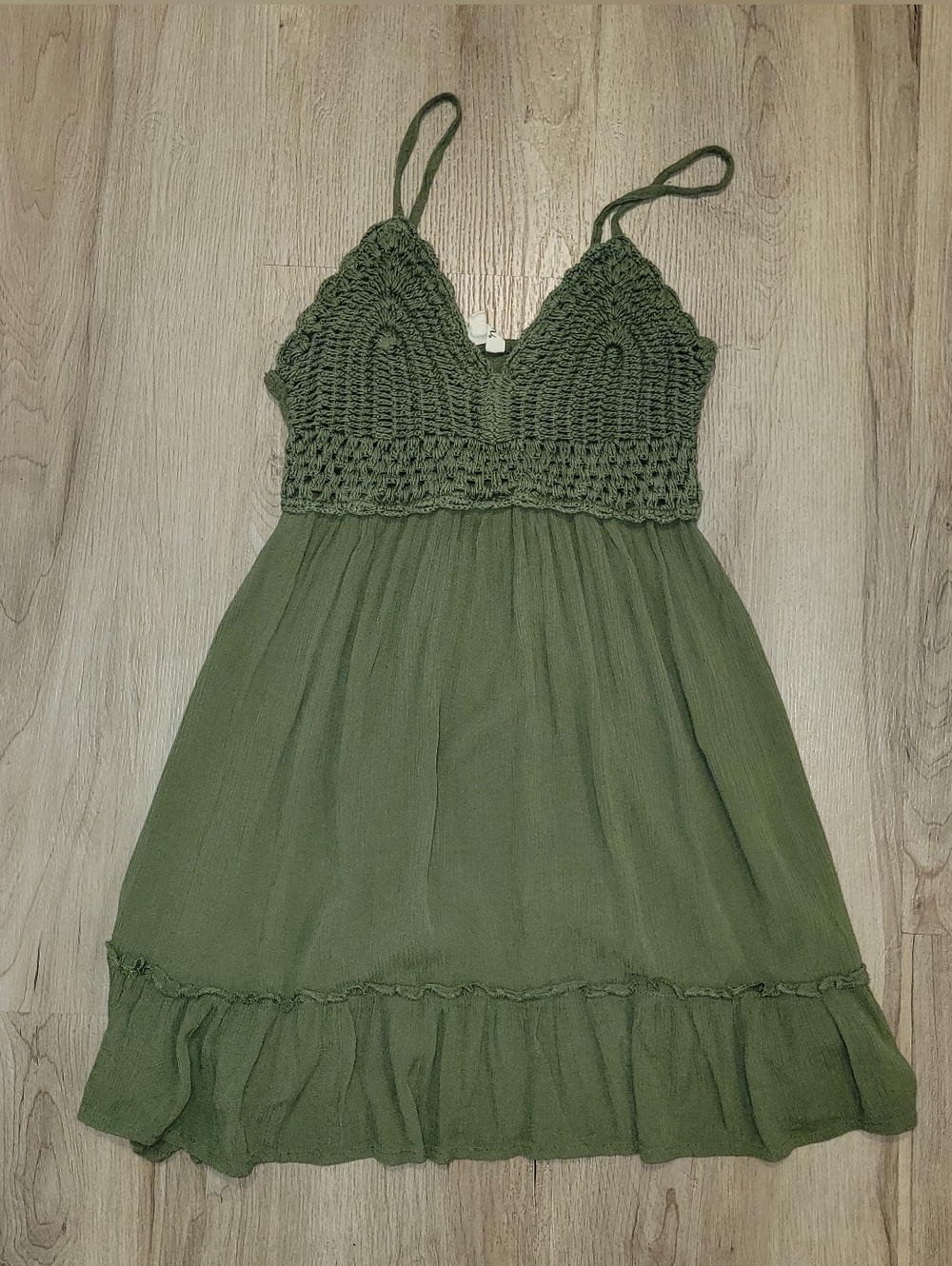 Y2K HINT OF BLUSH Small Olive Green Sleeveless Crochet Adjustable Strap Boho Top